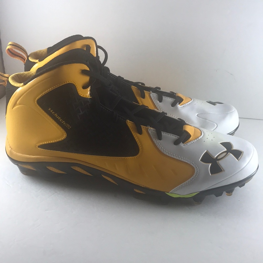 Under Armour Clutchfit spine football cleats